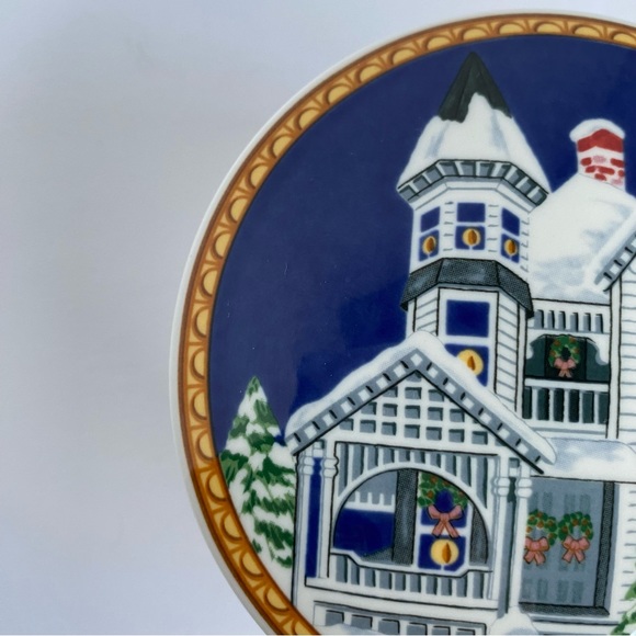 Mikasa Victorian Holiday Round Porcelain 5" Trinket Box Discontinued EUC Winter - Picture 12 of 14